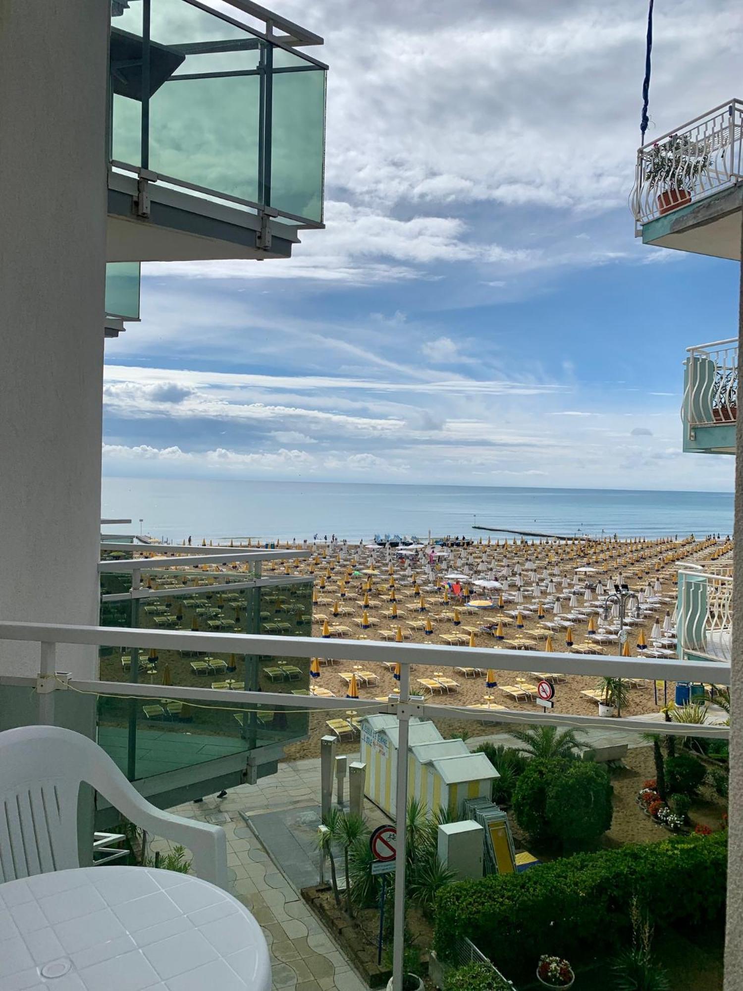 לידו די ג'סולו Hotel Nizza Frontemare Superior 3 Stelle מראה חיצוני תמונה